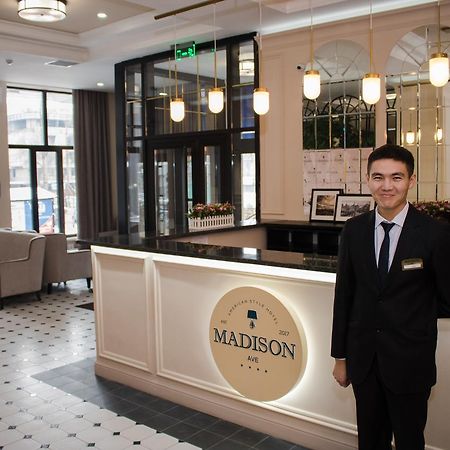 Madison Ave Hotel Bishkek Exteriör bild