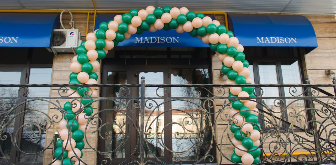 Madison Ave Hotel Bishkek Exteriör bild